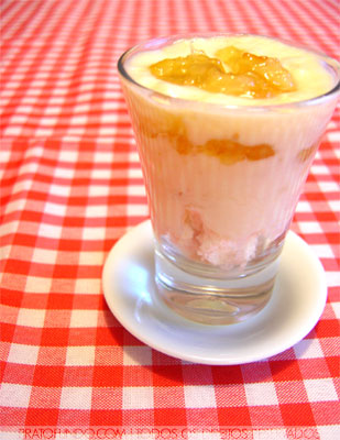 Petit Fours: Mini Ninho de Merengue e Frutas