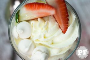 Eton Mess: Verrine de Morango e Chantilly