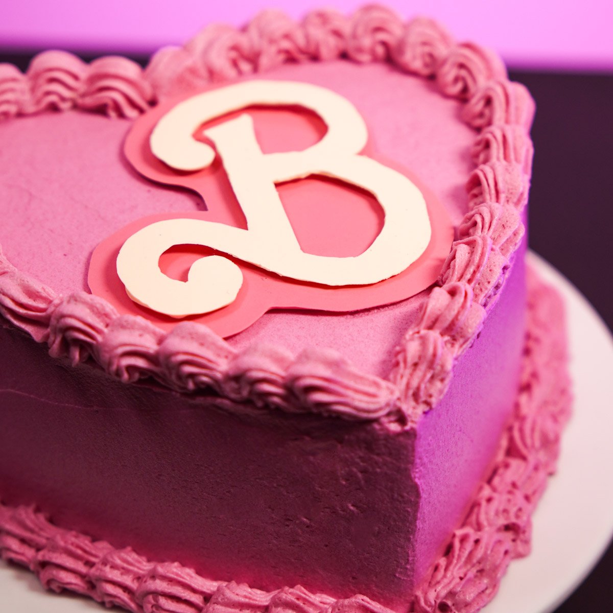 Bolo de coração rosa da Barbie! 💖